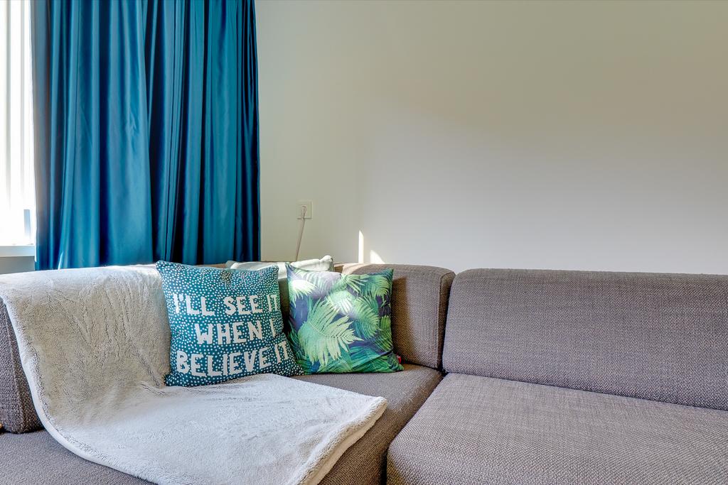 Hoekbank Leolux Faya Lobi design bank in 2 delen, Huis en Inrichting, Banken | Bankstellen, Ophalen, Gebruikt, 100 tot 125 cm