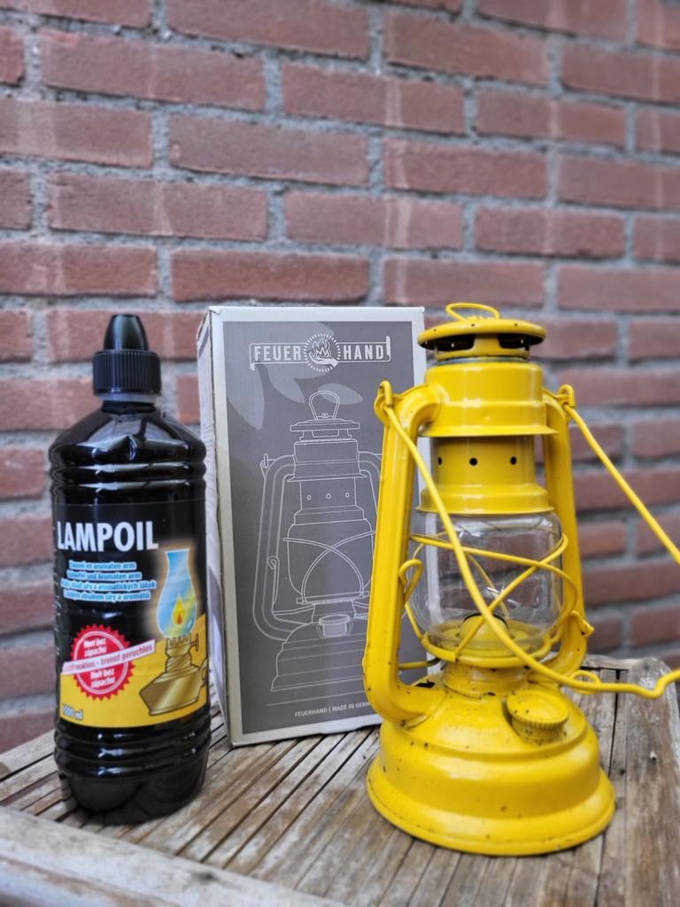 Olielamp, geel met doos en lampenolie, Ophalen, Zo goed als nieuw, Minder dan 50 cm