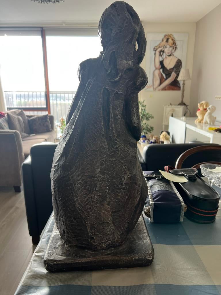 Vintage Austin Prod Sculpture (1972) – Meisje met Rok, Ophalen