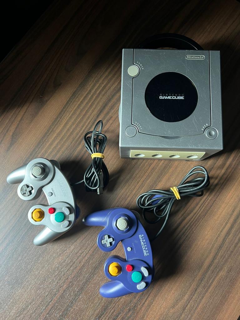 Nintendo GameCube met 2 controllers, Ophalen of Verzenden, Gebruikt, Zilver, Met 2 controllers