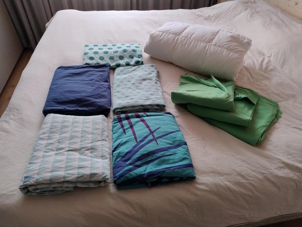 Dekbed met overtrekken en hoeslakens., Ophalen, Gebruikt, Dekbedovertrek, Overige kleuren