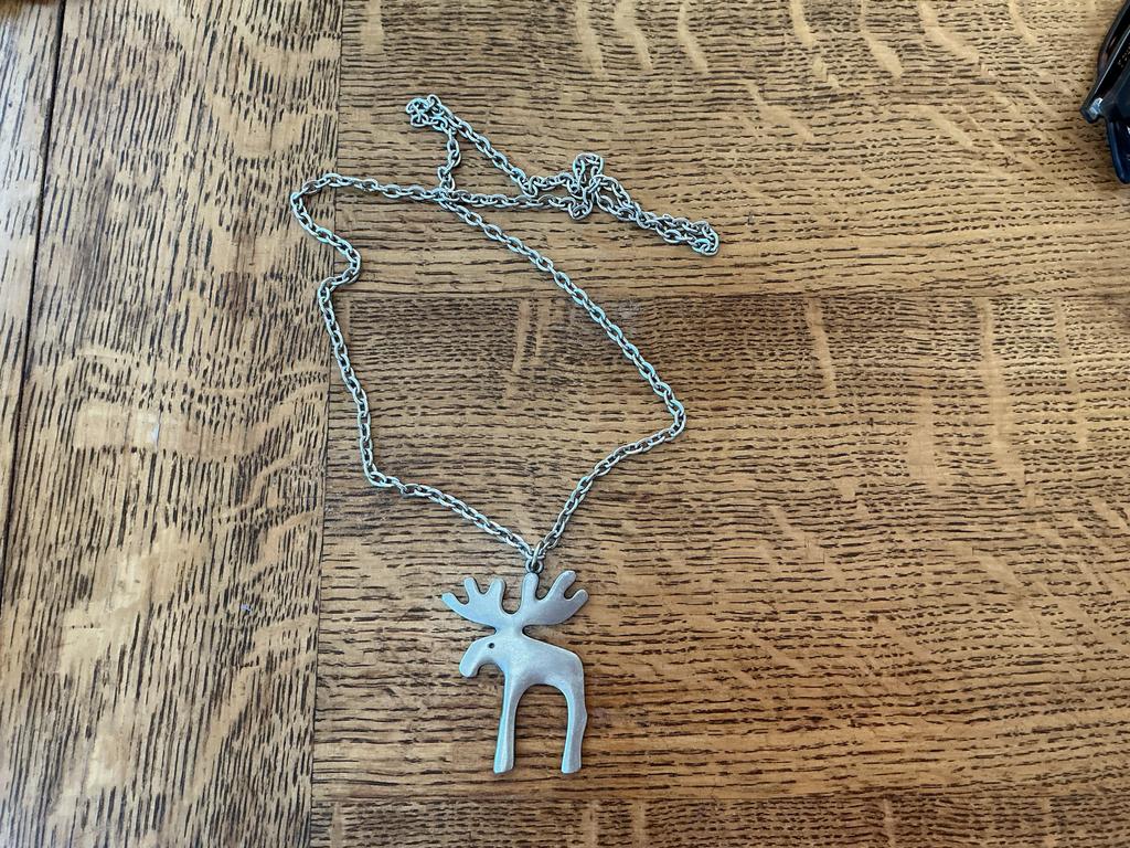 Rune Tennesmed hanger tin eland Scandinavië Zweden, Gebruikt, Ophalen of Verzenden, Zilver, Overige materialen