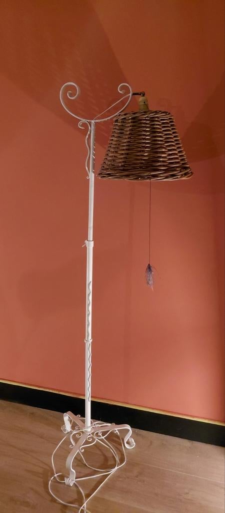 Staande lamp met rieten kap, Ophalen, Zo goed als nieuw, 150 tot 200 cm