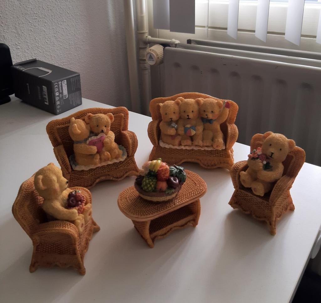 BERENFAMILIE  MET Beertjes en Meubeltjes, Verzamelen, Beelden en Beeldjes, Ophalen of Verzenden, Dier