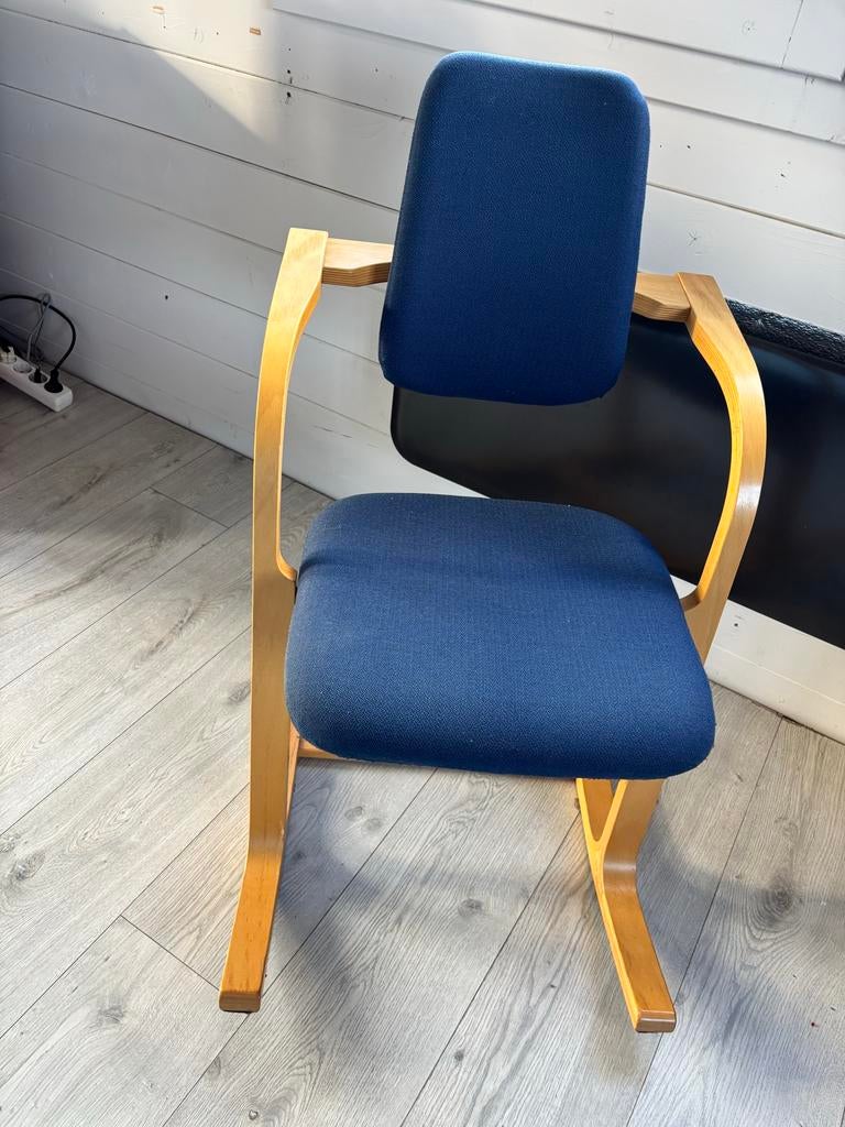 Varier Actulum eetkamerstoel, Huis en Inrichting, Stoelen, Ophalen, Gebruikt, Blauw, Eén