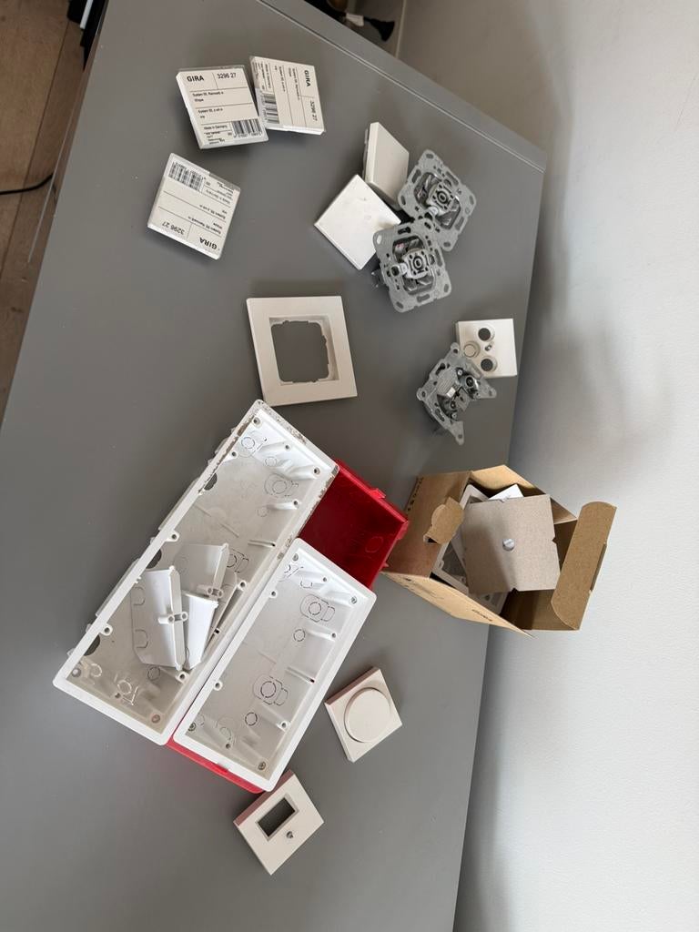 Diverse Gira E2 vlakke inbouw systeem 55 schakelmateriaal, Ophalen of Verzenden, Zo goed als nieuw, Overige typen