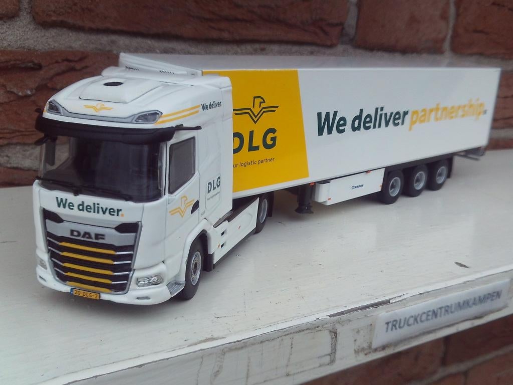WSI  Daf  XG  6 x 2  van  DLG  Logistics.