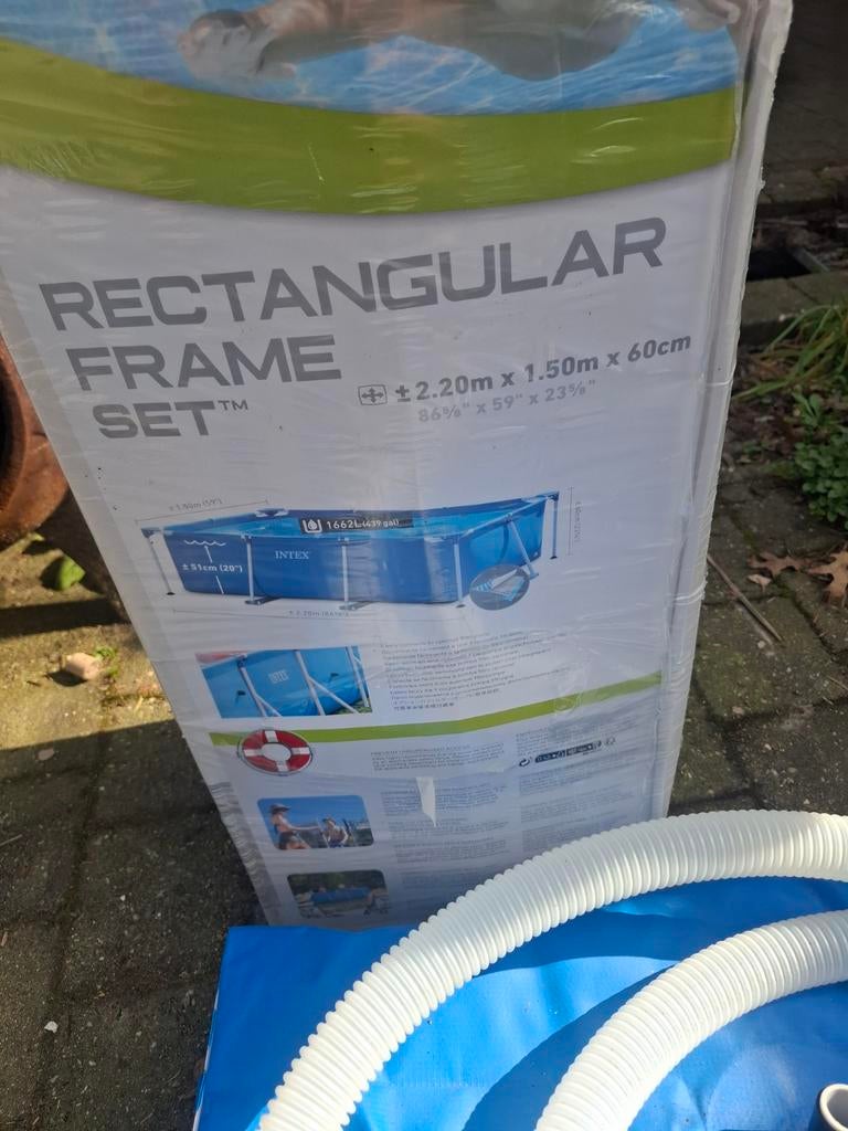 Intex Zwembad met pomp en accessoires, Ophalen, Gebruikt