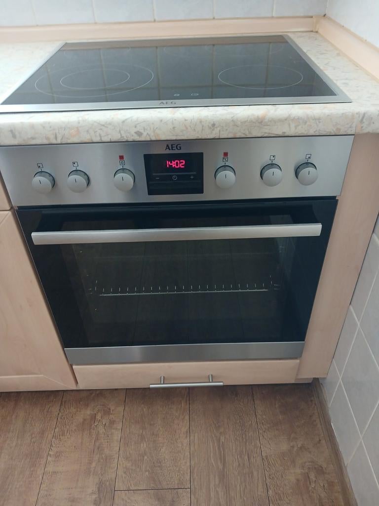Electrise oven met kook plaat op krachtstroom, Minder dan 85 cm, Inbouw, Elektrisch, 4 kookzones