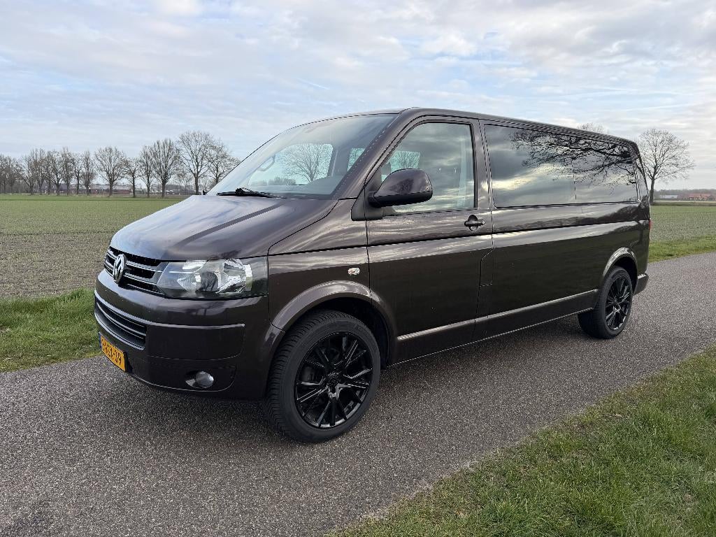 VW Transporter T5 DC L2H1 2010 Youngtimer/140pk/CarPlay/19”, Auto's, Bestelauto's, Voorwielaandrijving, 4 cilinders, Bruin, Volkswagen