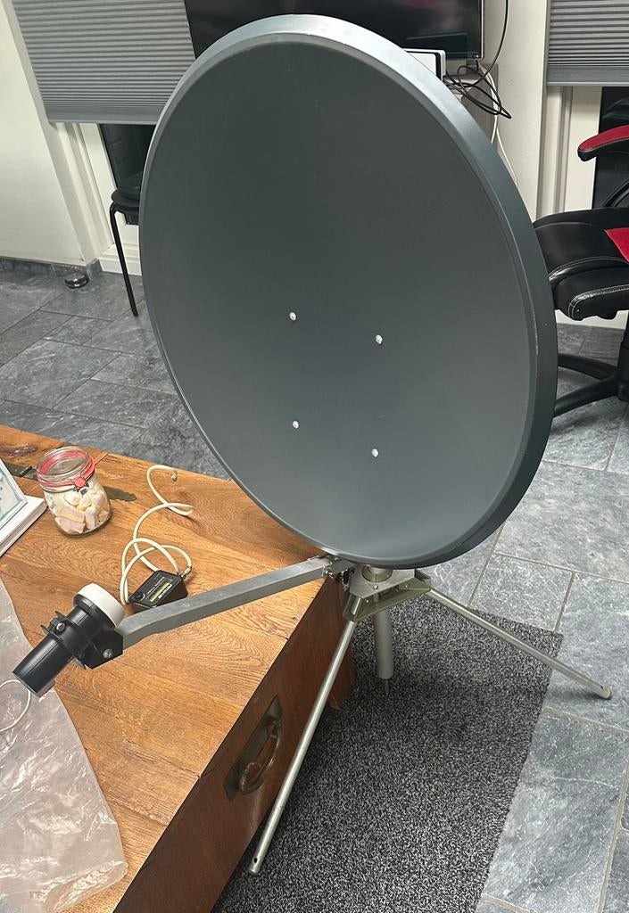 Schotelantennes & div toebehoren BIEDEN, Ophalen, Zo goed als nieuw