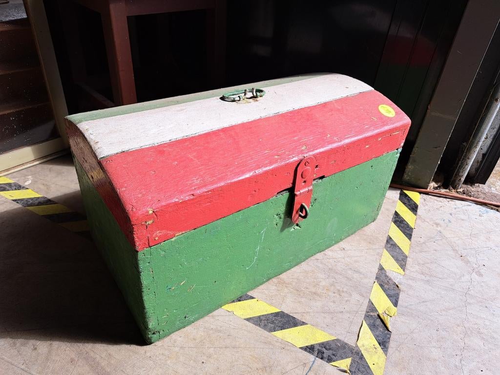 Oude houten kist in Italiaanse kleuren, Antiek en Kunst, Ophalen