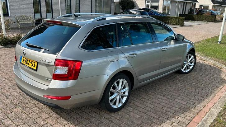 Skoda Octavia Combi 1.4 TSI G-tec Ambition Business CNG 2015, Auto's, Voorwielaandrijving, 4 cilinders, Leder en Stof, Origineel Nederlands