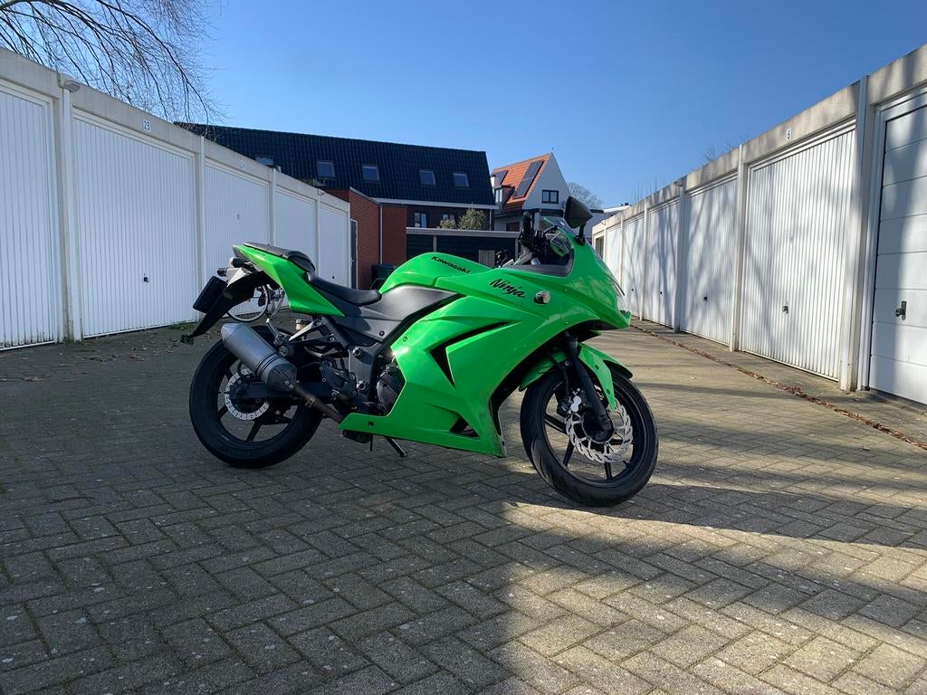 Kawasaki Ninja 250R met LeoVince uitlaat, Motoren, 2 cilinders, Sportuitlaat, Minimaal motorrijbewijs A2, 249 cc