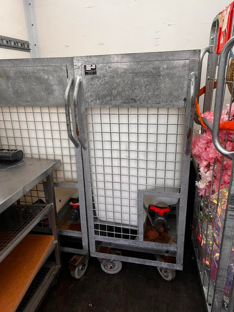 2 stuks IBC watertank op wielen 300 liter, Ophalen