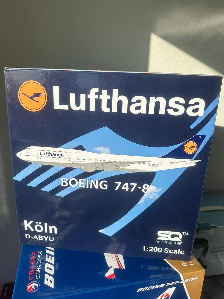 SQ Wings - Lufthansa B747-8 1:200 D-ABYU, Ophalen of Verzenden, Nieuw, Schaalmodel