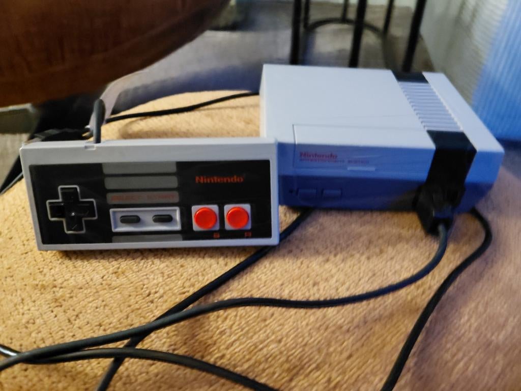 Nintendo Classic Mini Nes met Controller., Spelcomputers en Games, Spelcomputers | Nintendo NES, Ophalen of Verzenden, Zo goed als nieuw