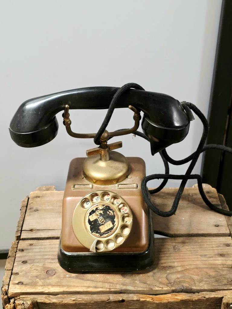 9846 : Antieke Telefoon met Draaischijf - Vintage Decoratie, Ophalen of Verzenden