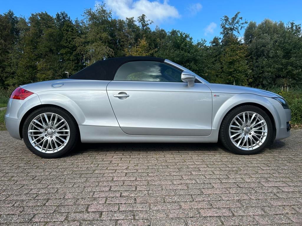 Audi TT 2.0 Tfsi Roadster 147KW 2008 Grijs, TT, Zwart, 4 cilinders, Handgeschakeld