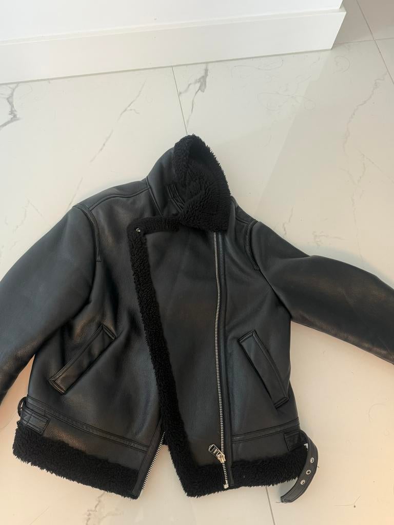 Jas van de bershka, Ophalen, Zo goed als nieuw, Maat 36 (S), Zwart