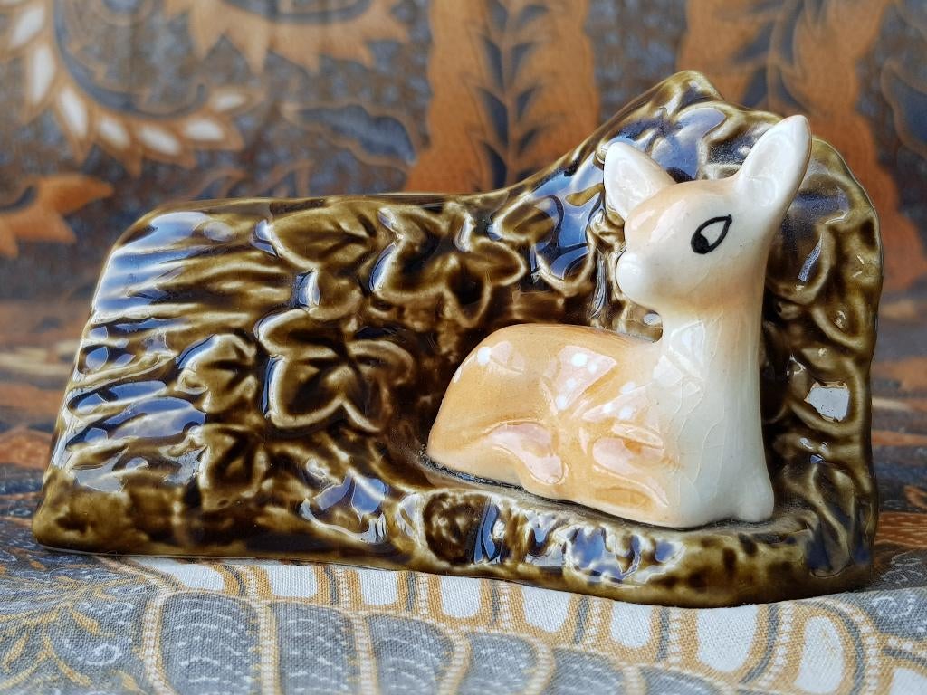 Oud Engels SylvaC porselein bloembakje met boom en hert.