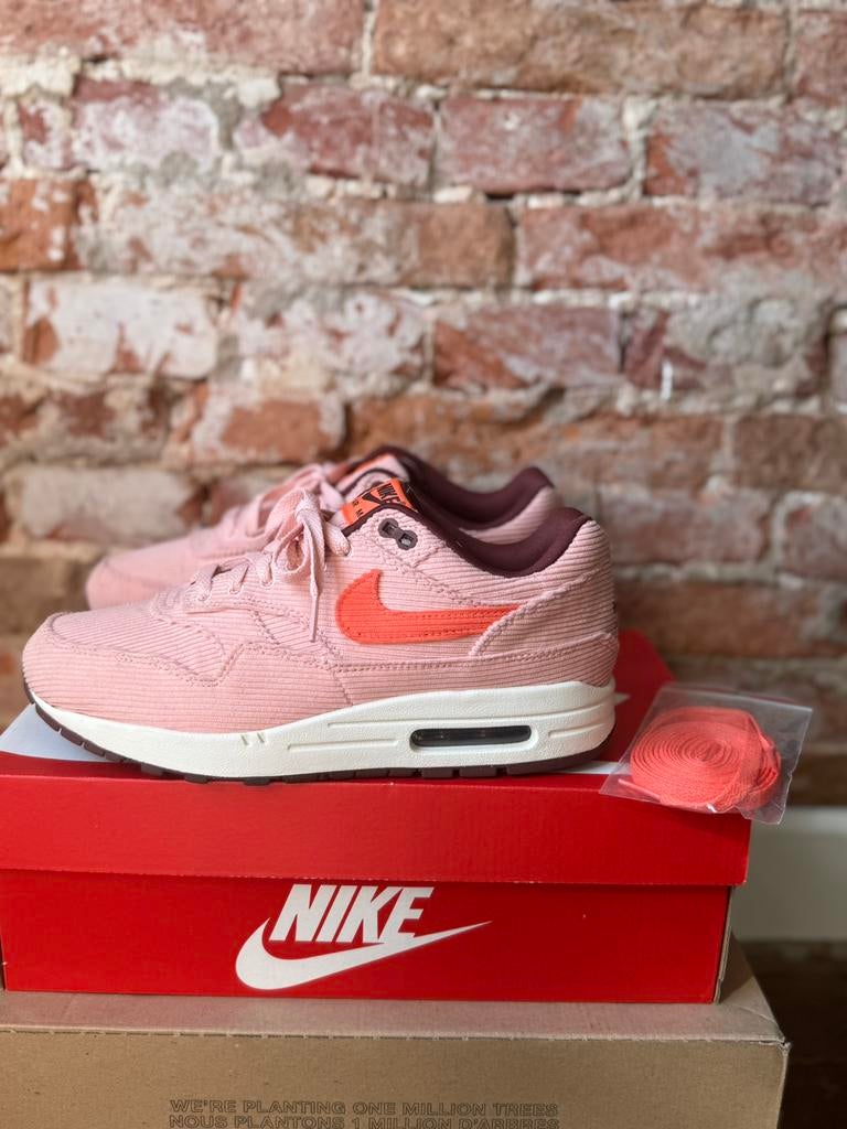 Nike Air Max 1 PRM Corduroy Coral Stardust mt 40.5, Kleding | Heren, Schoenen, Ophalen of Verzenden, Zo goed als nieuw, Overige kleuren