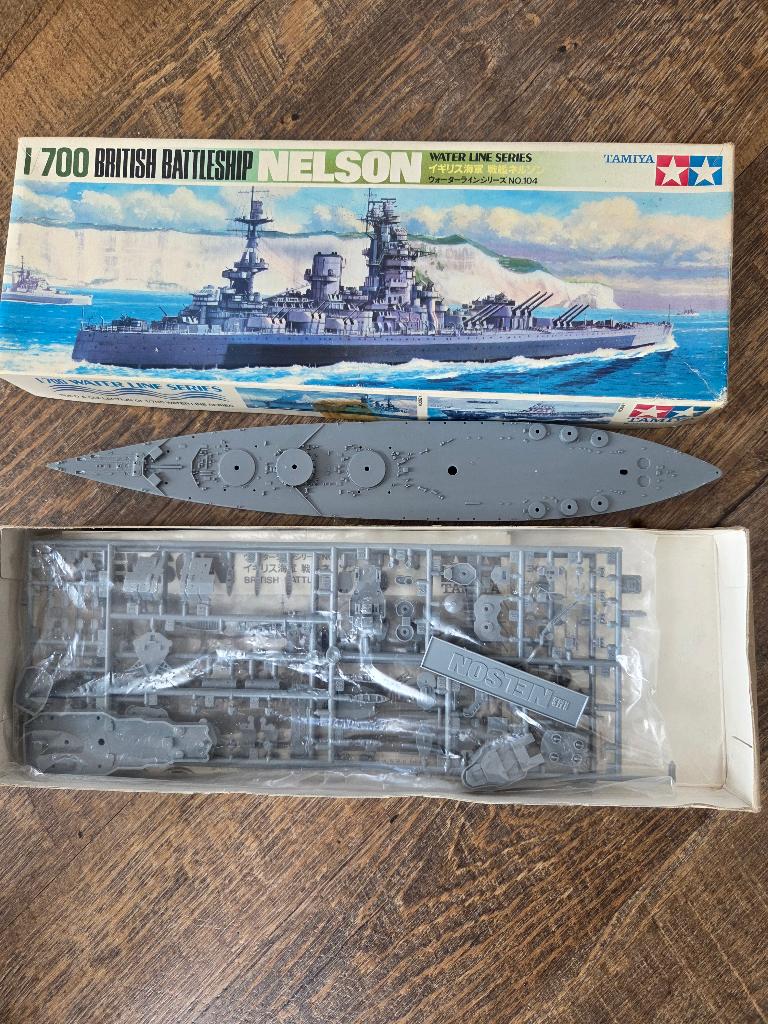 scheepsplastic bouwmodellen Hms Hood, Arkroyal, Victorious,, Ophalen of Verzenden, Zo goed als nieuw, 1:200 of kleiner, Overige merken