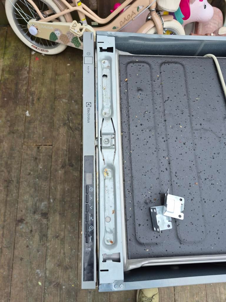 Inbouw vaatwasser Electrolux defect (foutcode I30), Ophalen
