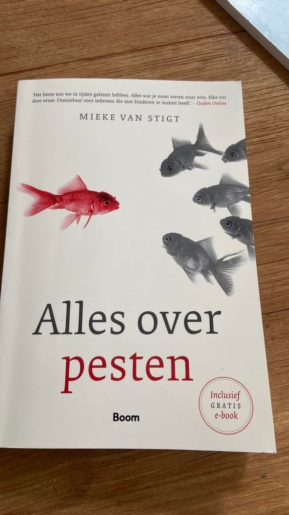 Mieke van Stigt - Alles over pesten, Ophalen of Verzenden, Zo goed als nieuw, Mieke van Stigt, Overige onderwerpen