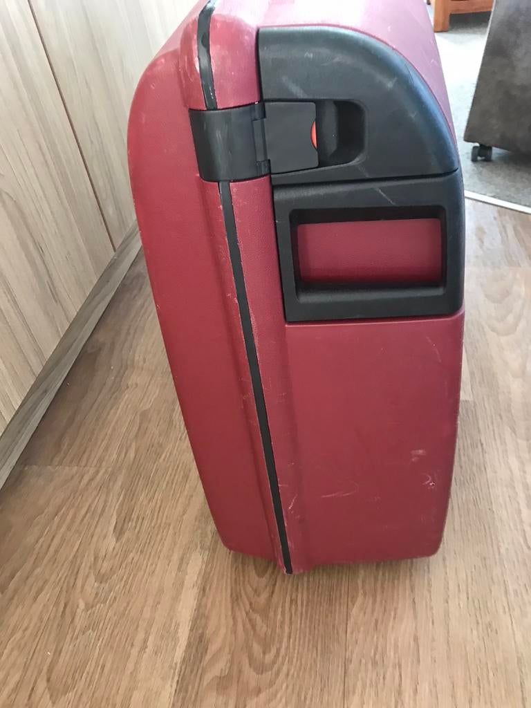 Carlton koffer 0,75 m breed 0,56 m hoog, Gebruikt, Hard kunststof, 70 cm of meer, 55 cm of meer