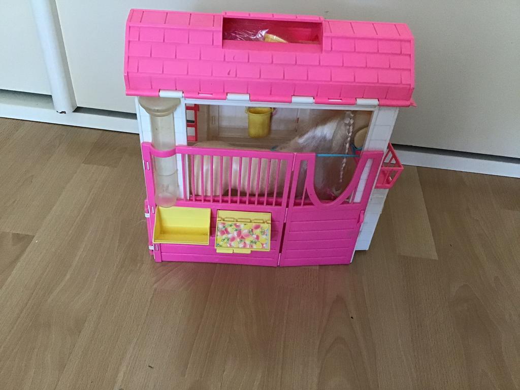 Barbie Paardenstal met paard en accessoires, Ophalen of Verzenden, Gebruikt, Barbie
