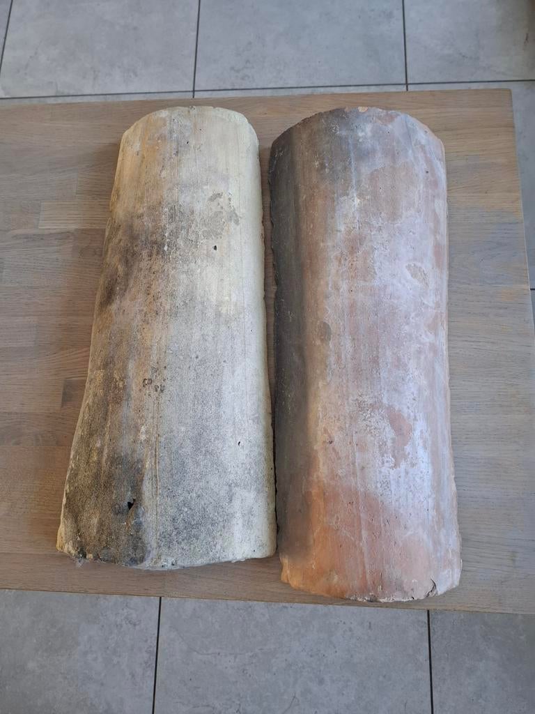 2 oude Franse dakpannen, Ophalen of Verzenden, Gebruikt