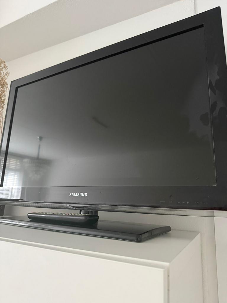 Samsung LCD TV met afstandsbediening, 80-100 cm, Audio, Tv en Foto, Televisies, Ophalen, Gebruikt, 50 Hz, LCD