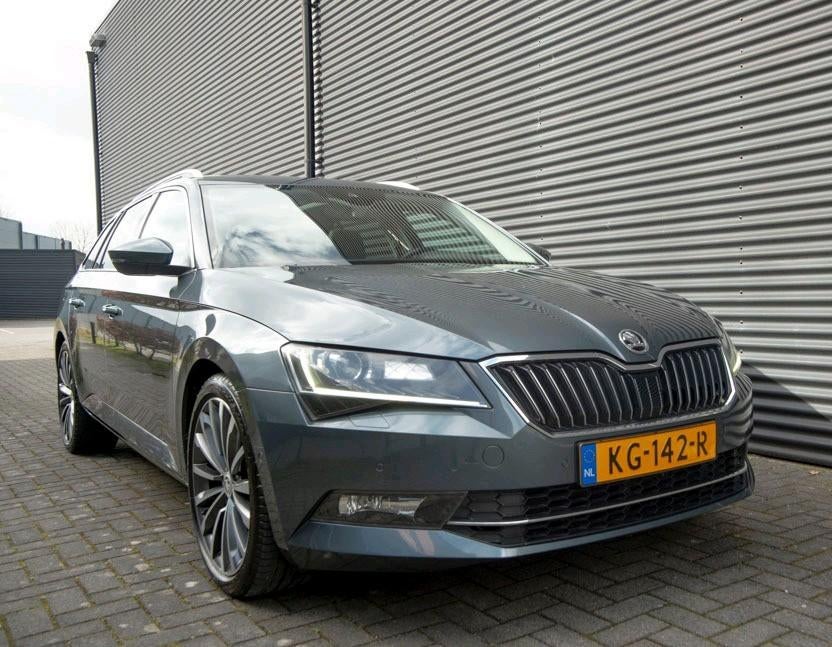 Skoda Superb 1.6TDI DSG-7 PANO/LEER/CANTON/STOELVERWARMING, Auto's, Skoda, Euro 6, Diesel, 750 kg, 1400 kg