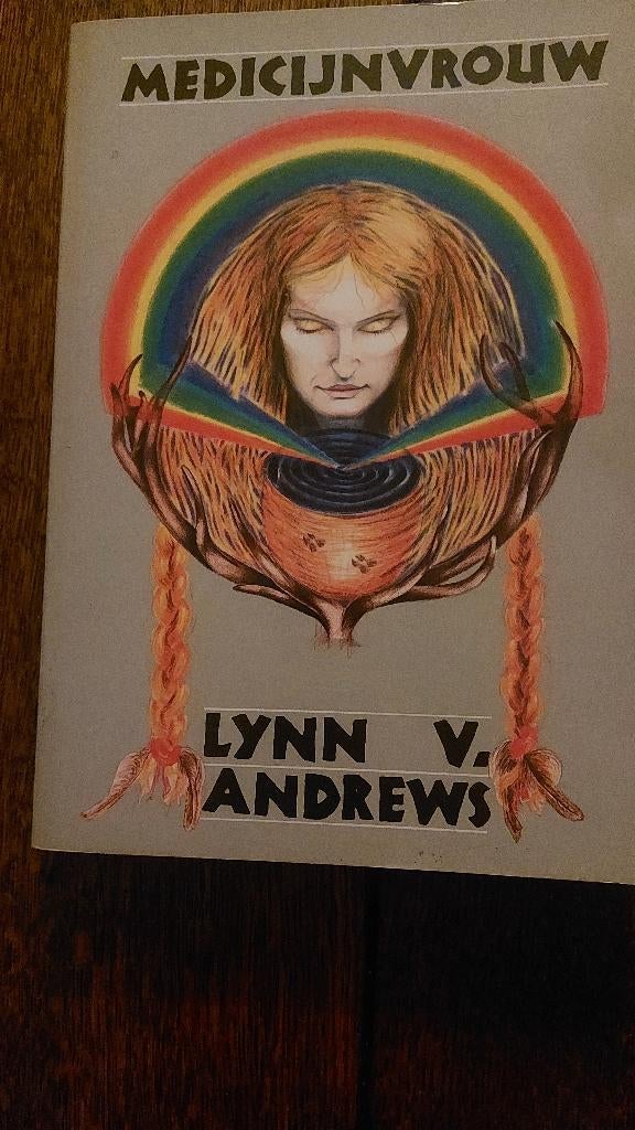 Lynn V. Andrews: MEDICIJNVROUW, Achtergrond en Informatie, Spiritualiteit algemeen, Ophalen of Verzenden, Zo goed als nieuw