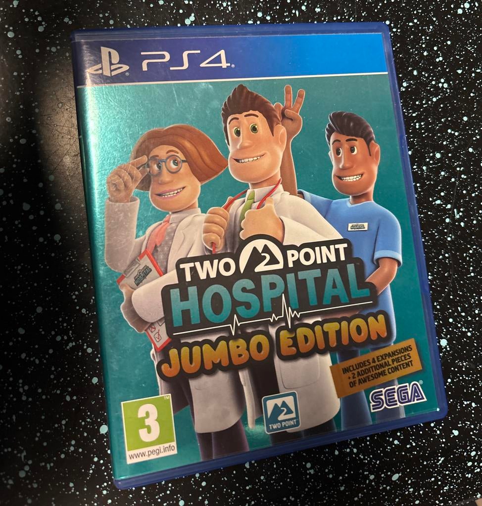 Two Point Hospital Jumbo Edition PS4 - Zo goed als nieuw, Online, 1 speler, Ophalen of Verzenden, Zo goed als nieuw