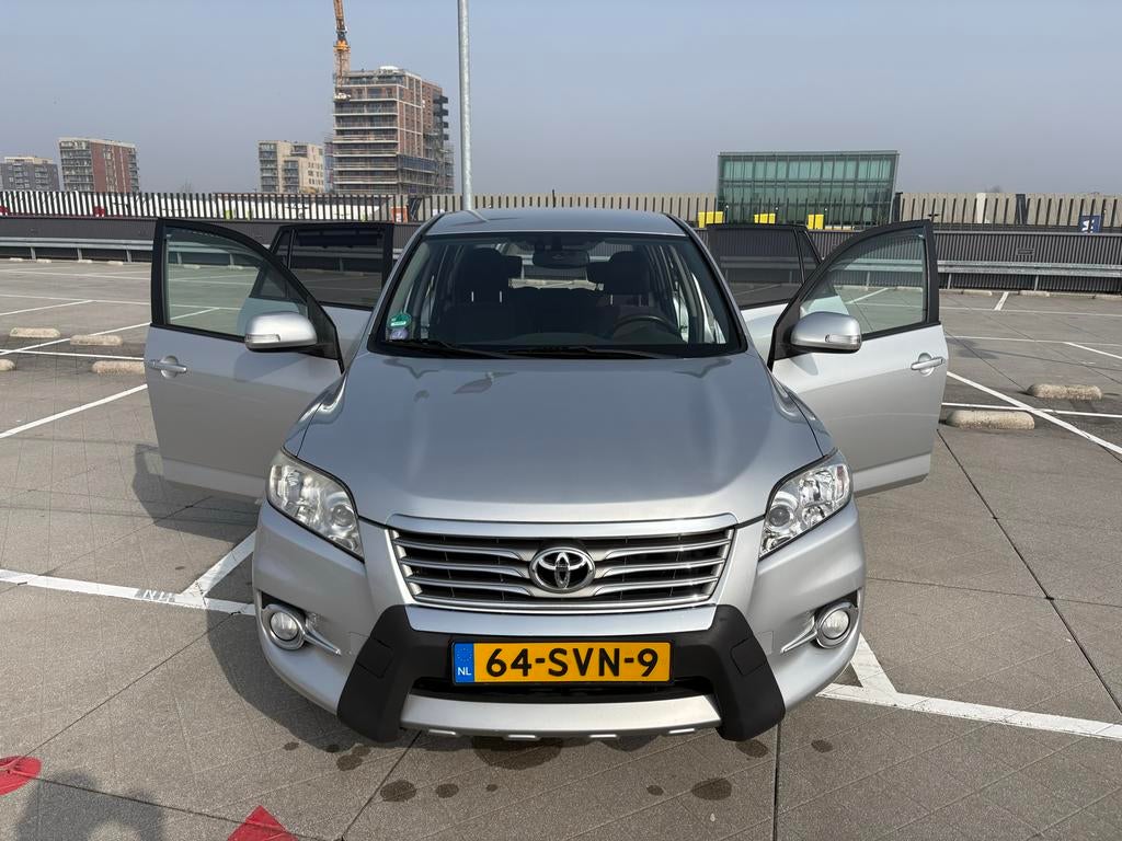 Toyota Rav4 2.0 Vvt-i 2WD 2011 Grijs, Voorwielaandrijving, 4 cilinders, 75 €/maand, Handgeschakeld
