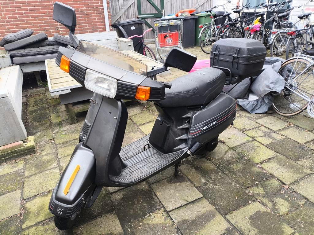 Peugeot SC50 2-takt scooter met slot en helm, Fietsen en Brommers, Ophalen, Gebruikt, Overige modellen, Benzine