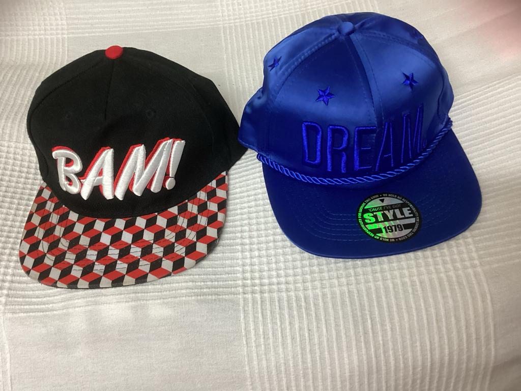 Twee coole petten: 'BAM!' en 'DREAM', Ophalen of Verzenden, Zo goed als nieuw