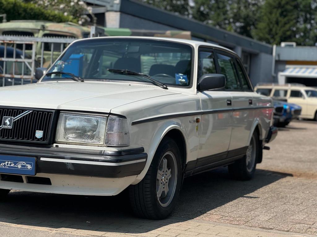 Volvo 240 2.3 GLT Injectie automaat, airco, zeer rijke histo, Gebruikt, 4 cilinders, 1261 kg, Wit