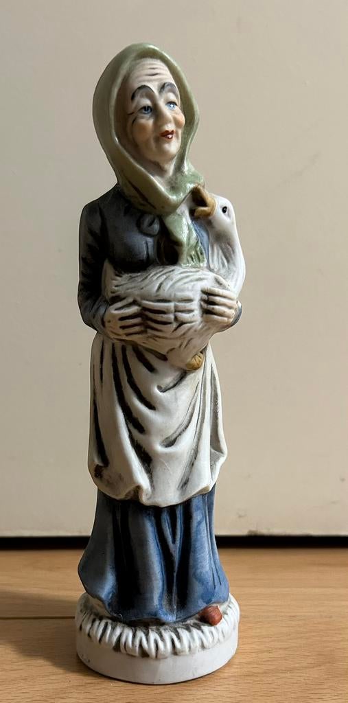 Oude vrouw met gans porseleinen beeldje, Ophalen of Verzenden, Zo goed als nieuw, Mens