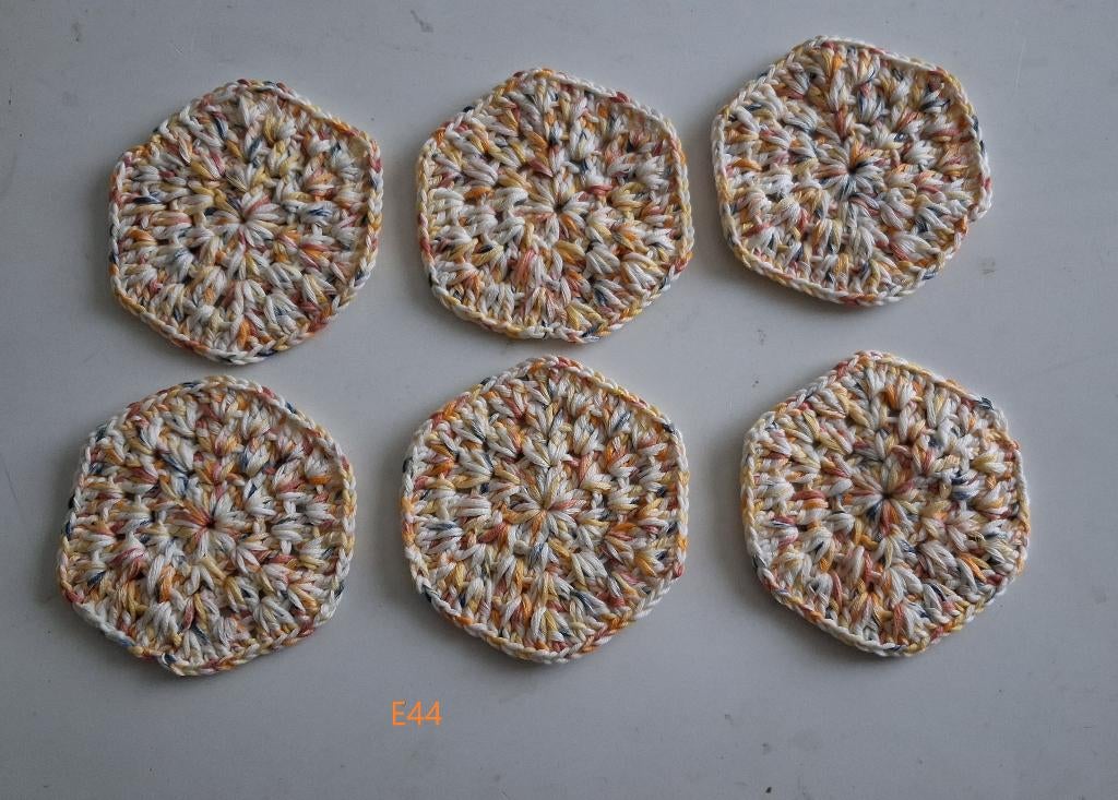 E44. 6 gehaakte onderzetters oranje gemêleerd., Ophalen of Verzenden, Nieuw, Haken, Overige typen