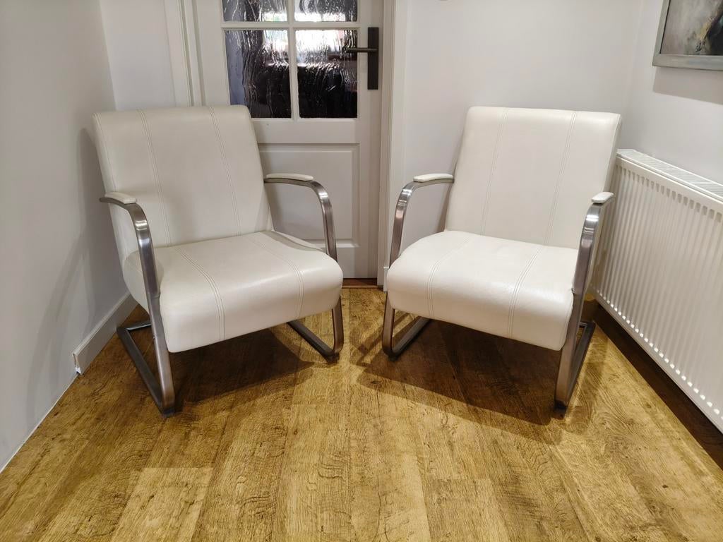 Witte leren stoelen met metalen frame, Huis en Inrichting, Ophalen, Gebruikt, Twee, Wit