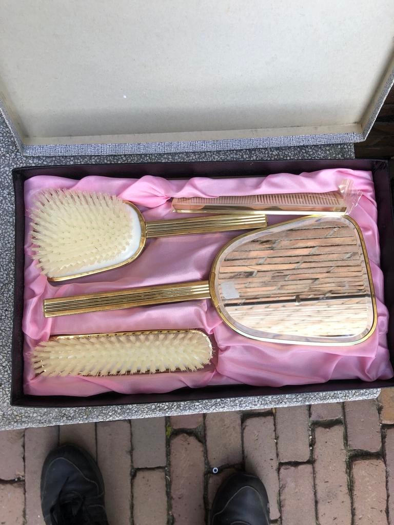 Goudkleurige haarborstel set met spiegel en kam, Ophalen of Verzenden, Zo goed als nieuw, Kam of Borstel