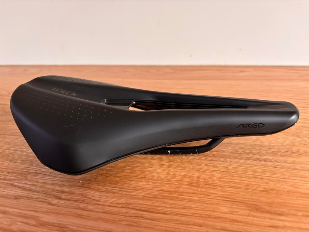 Fizik Tempo Argo Zadel Zwart, Fietsen en Brommers, Fietsonderdelen, Kunststof, Ophalen of Verzenden, Zo goed als nieuw, Zadel
