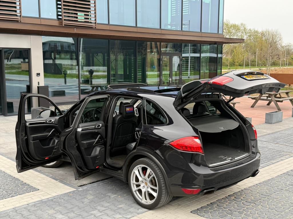 BLACK Porsche Cayenne 3.0 D V6 240PK+ TV’s-2xPano-21”4x4 SUV, Auto's, Automaat, Cayenne, Zwart, 2500 kg