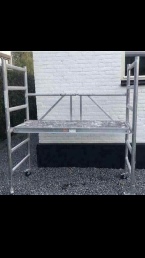 Handige klus steiger te huur kamersteiger 15,- per week, Ophalen, Zo goed als nieuw, Rolsteiger of Kamersteiger, 5 meter of hoger