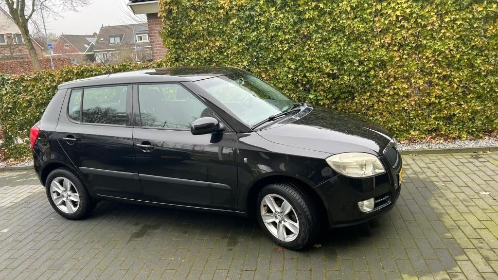 Skoda Fabia 1.6 16V 77KW 2008 Zwart, Auto's, Skoda, Voorwielaandrijving, 40 €/maand, Zwart, Handgeschakeld