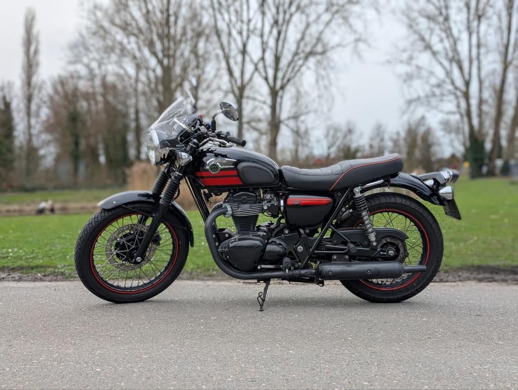 Kawasaki W800 Special Edition (Zwart/Rood)