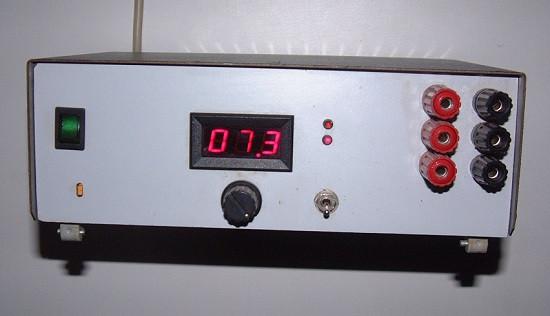 Voeding  Regelbaar Van 7,3 Volt T/M 15 Volt met Display, Hobby en Vrije tijd, Elektronica-componenten, Gebruikt, Ophalen of Verzenden